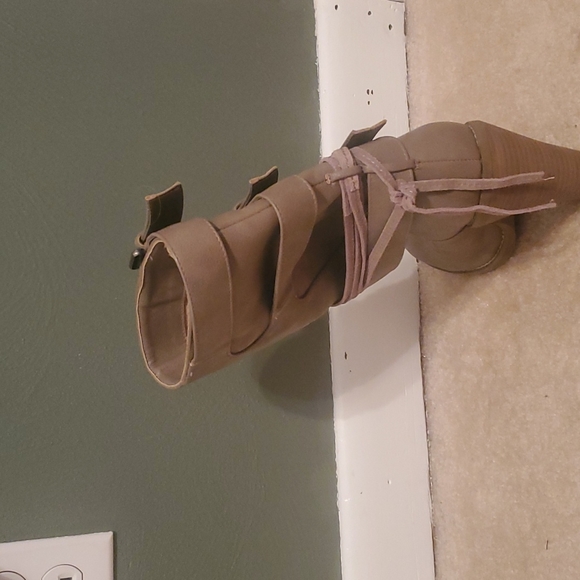 Boots - Picture 2 of 4